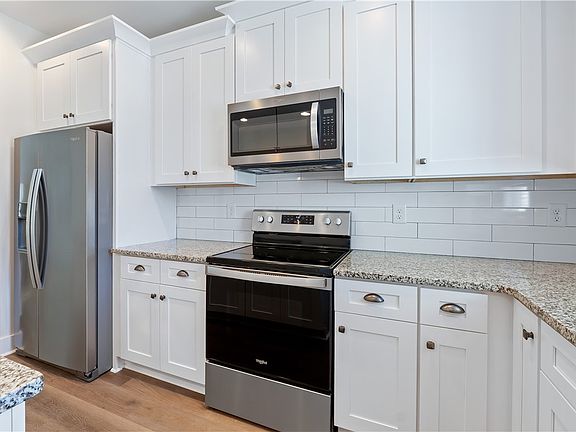 4th image of 714 Cyprus Cove Dr
