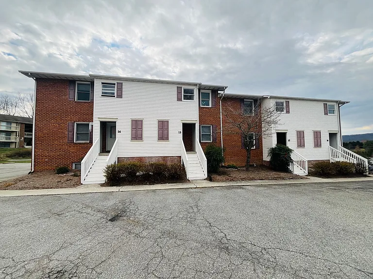 1407 Toms Creek Rd #10 — Photo 4