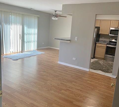 3rd image of 274 W Court Of Shorewood