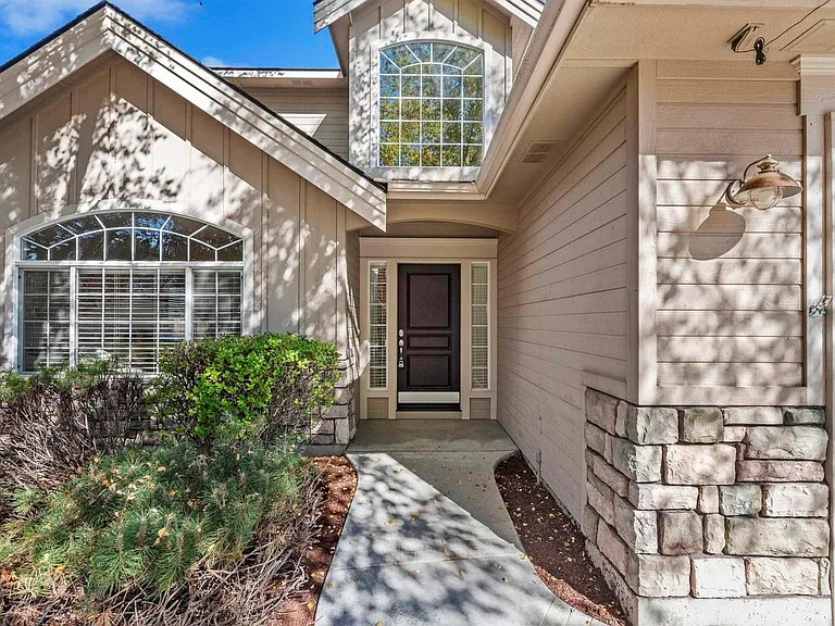 2516 E Alpomado Ct — Photo 4