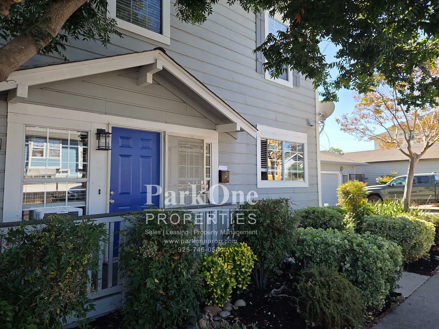W 6th St-LOMI — Photo 2