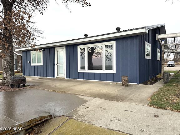 4th image of 410 N Lake Dr