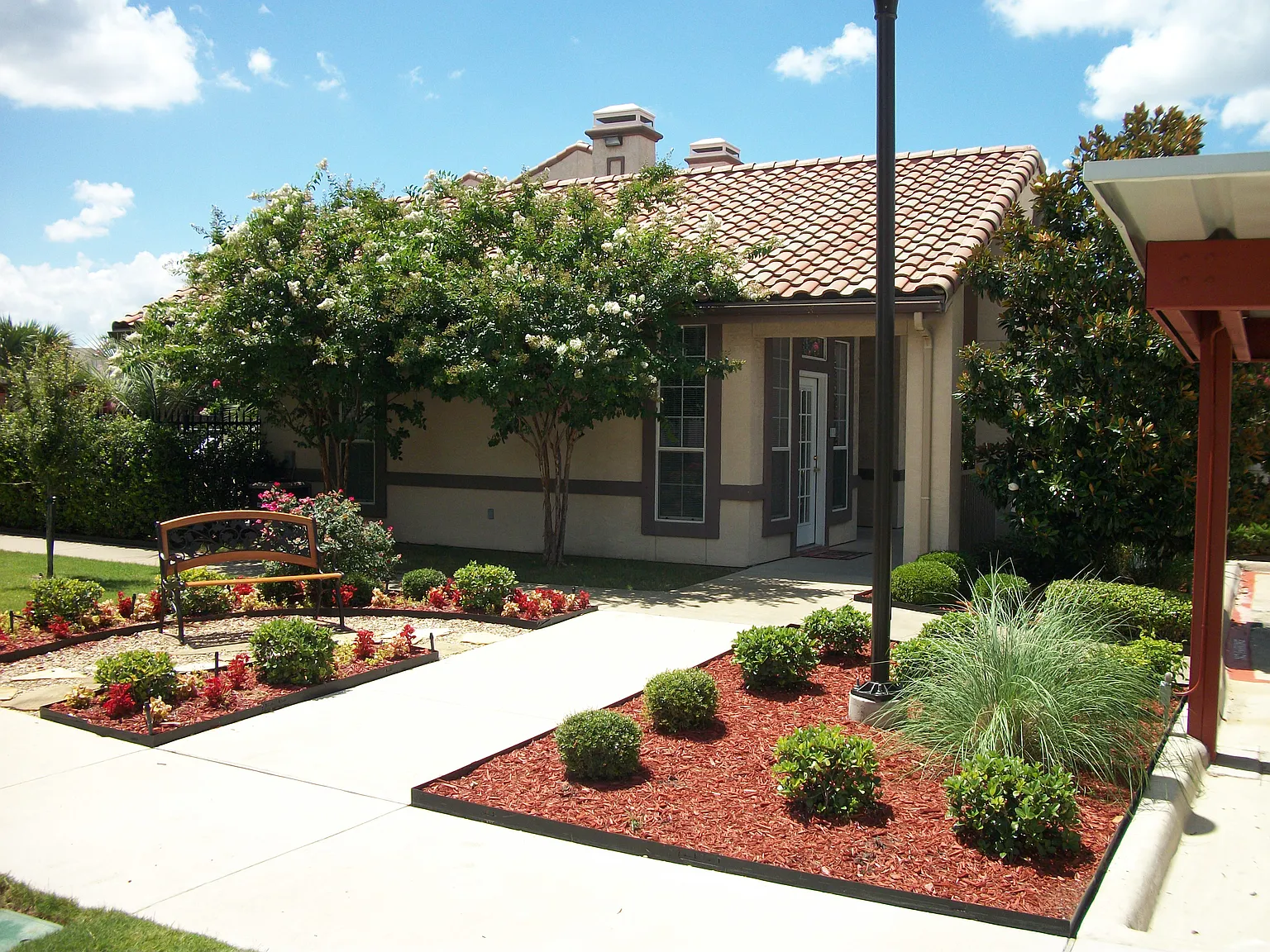 Waxahachie Village Condominiums — Photo 2