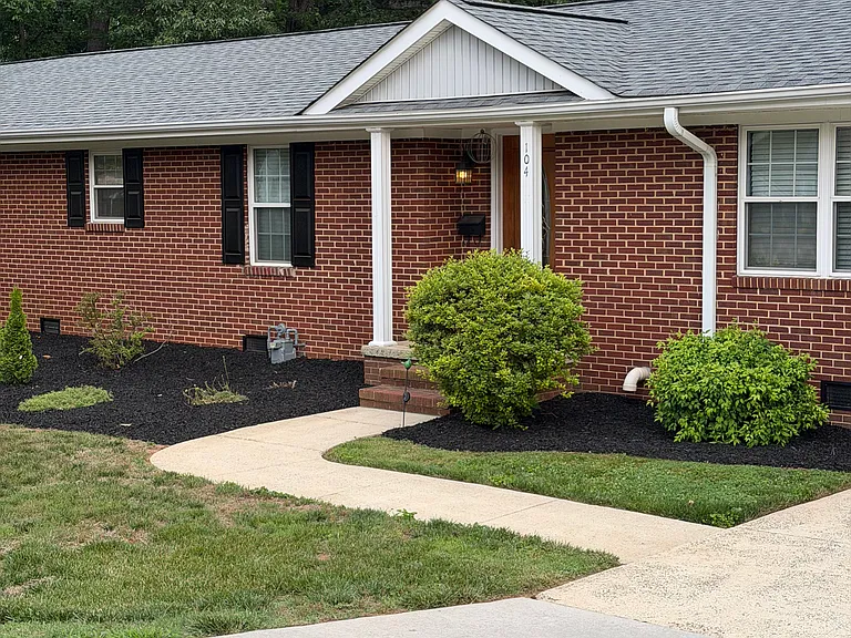 2012 S Mebane St #104 — Photo 1