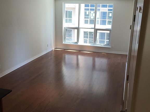 5th image of 242 Rideau St #807