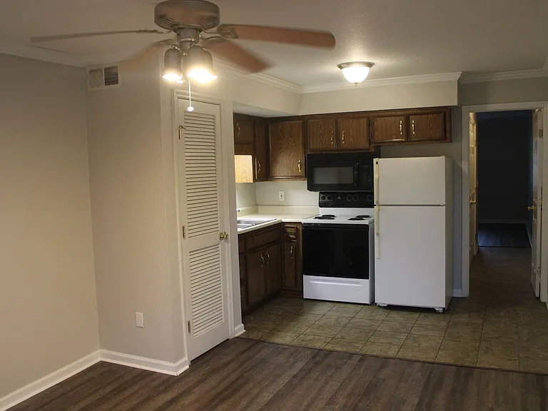 432 N Chestnut St — Photo 2