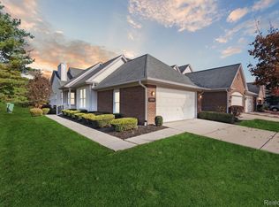 39784 Glenview Ct, Northville, MI 48168