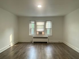 906 S 47th St, Philadelphia, PA