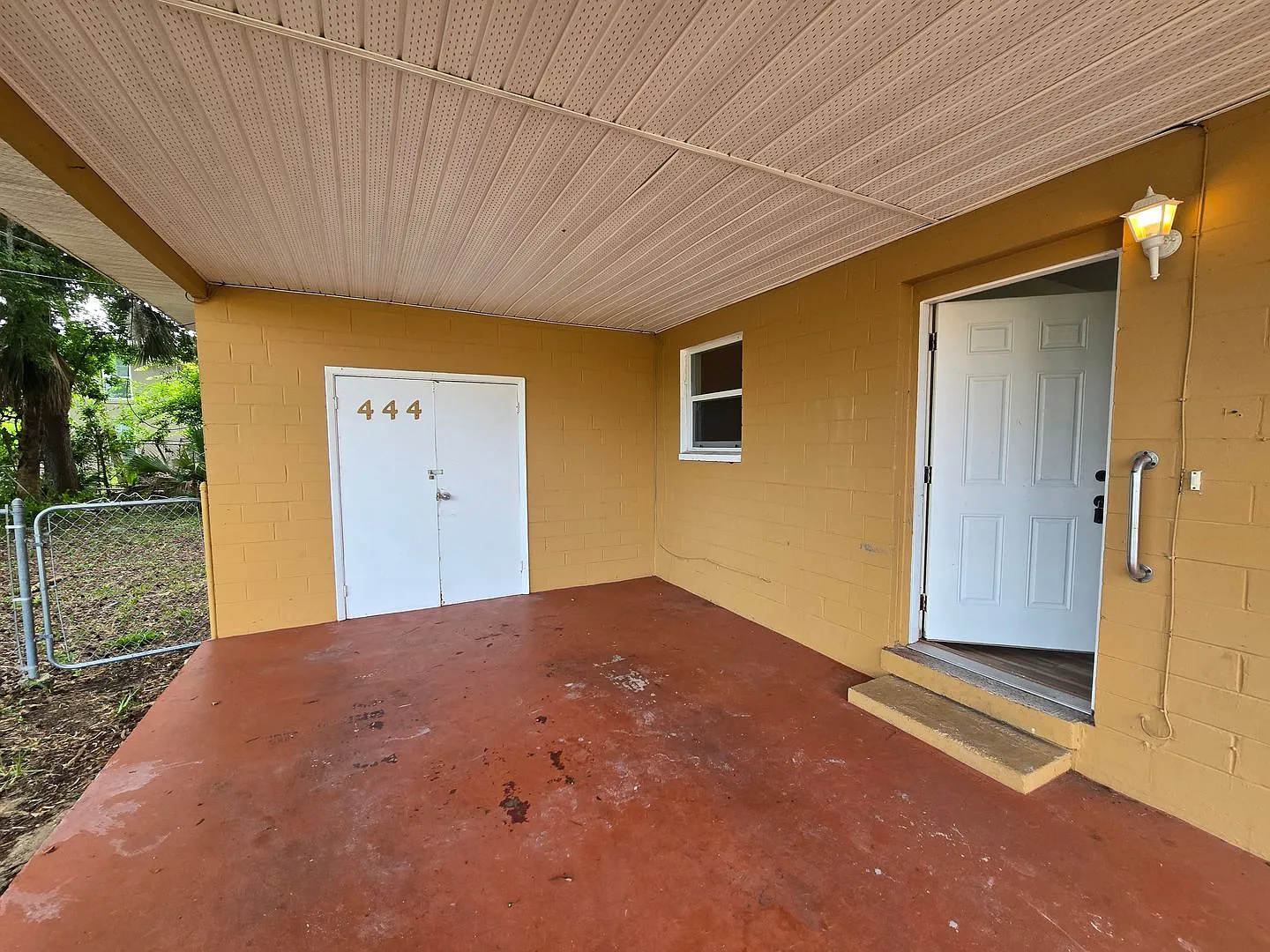 Clean 3 bedroom block home in Daytona! — Photo 3
