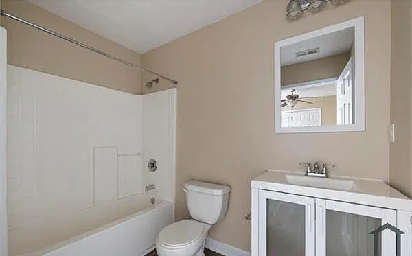 2 bed, 1010 sqft, $1,250 — Photo 4
