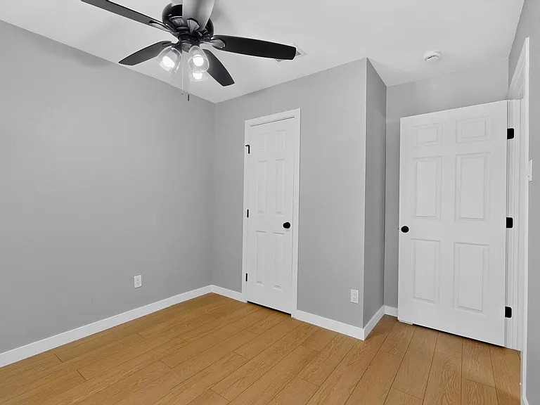 1748 Saint James Dr — Photo 34
