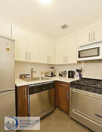 3rd image of 11 W 17th St APT 7