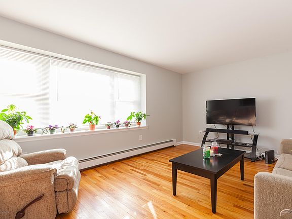 3rd image of 78 Archer Ave S