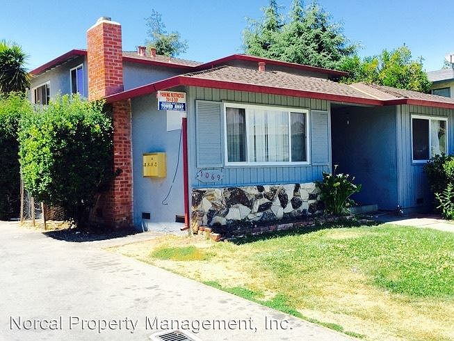 1st image of 1069 Oakmont Dr APT 2