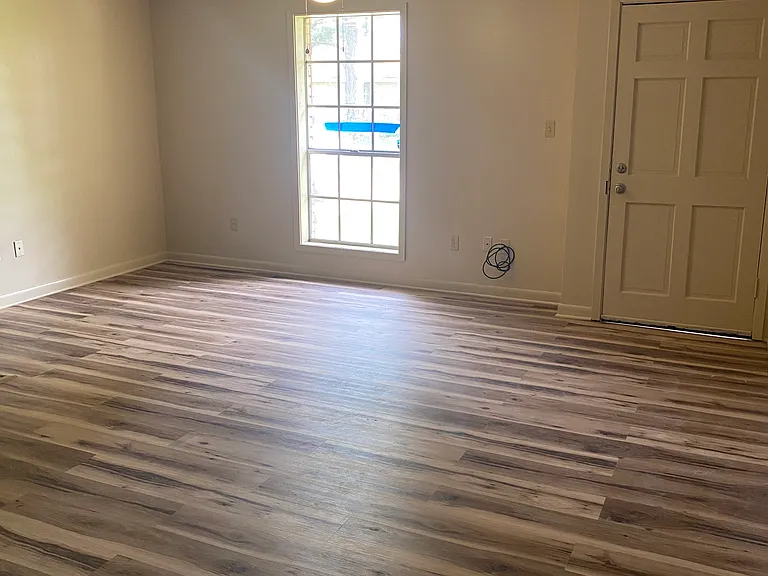 223 Driftwood St — Photo 3