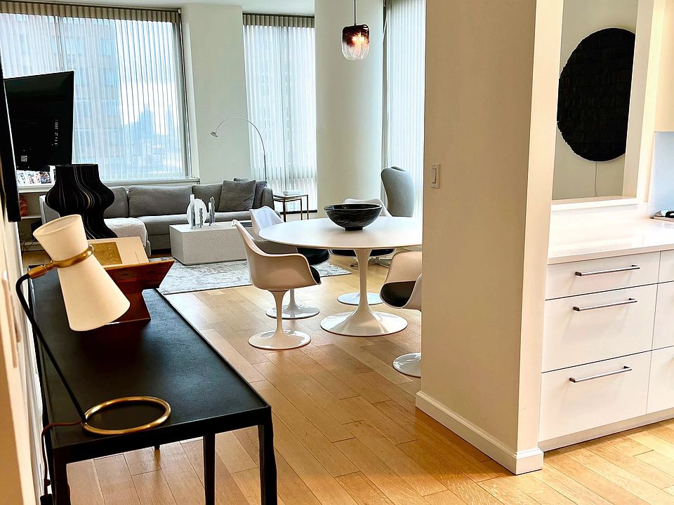 1st image of 111 W 67th St #5K