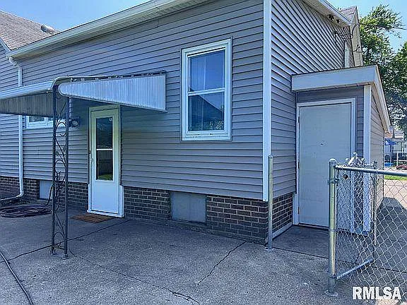 2829 E Sangamon Ave — Photo 32