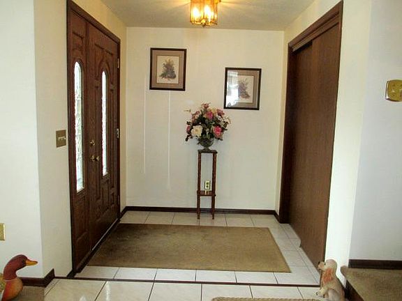 3rd image of 5 Mulberry Cir