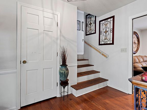 4th image of 3914 N Mission Oaks Dr