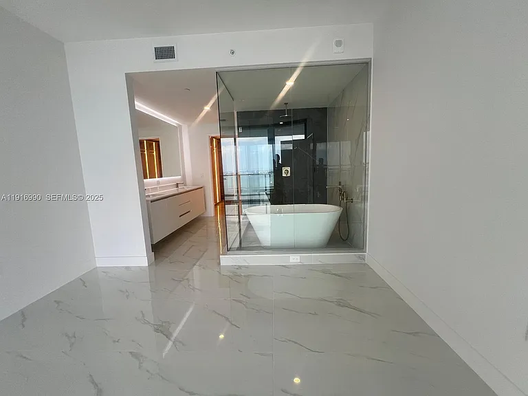 700 NE 24th St #3501 — Photo 11