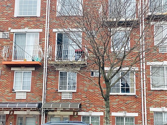 2nd image of 11040 Corona Ave