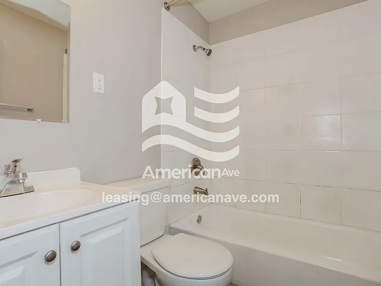 832725_009_main_bathroom_13680796.jpg