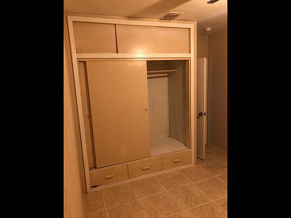 5th image of 920 NW 52nd St