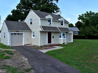 28 School Ln, Carneys Pt, NJ 08069