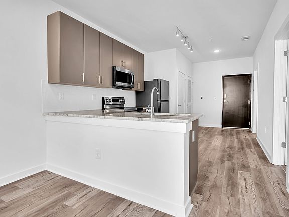 3rd image of 525 Parkway Dr NE #511