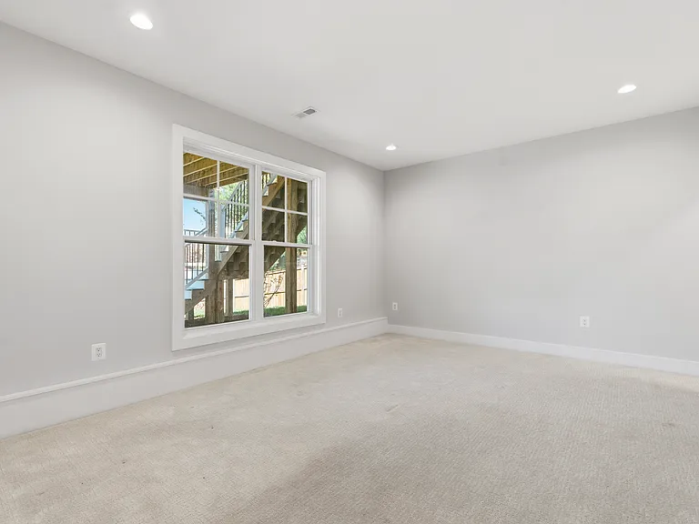 6806 Farragut Ave — Photo 43