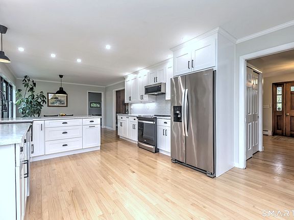 5th image of 79 Meadow Wood Road