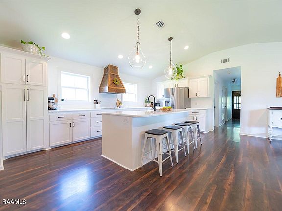 3rd image of 141 Coyote Run Ln