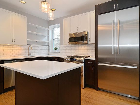 2nd image of 2742 N Richmond St