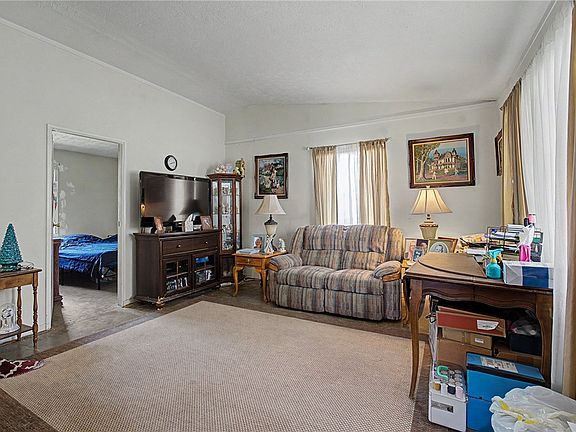 5th image of 765 Seibert Ave