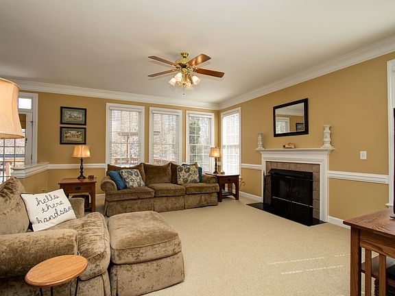 5th image of 302 Lucas Park Dr