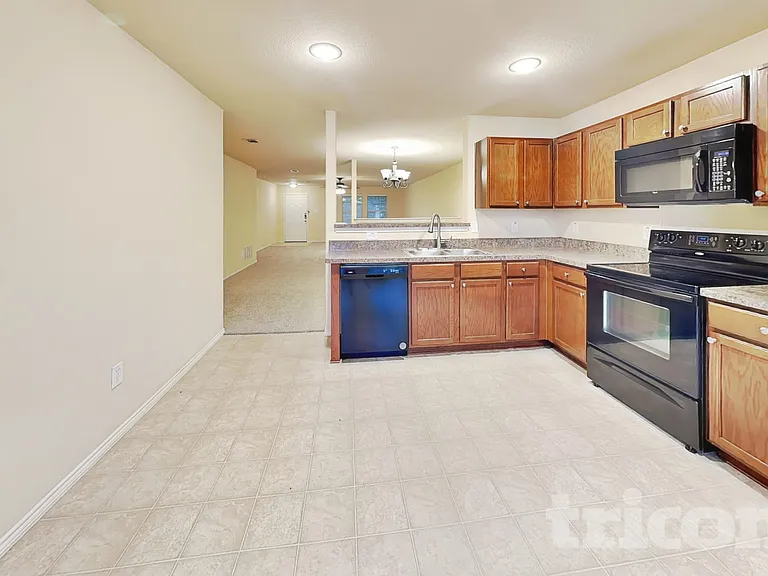 1248 Collett St — Photo 6