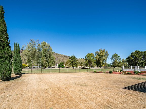 3rd image of 854 W MOON VALLEY Drive
