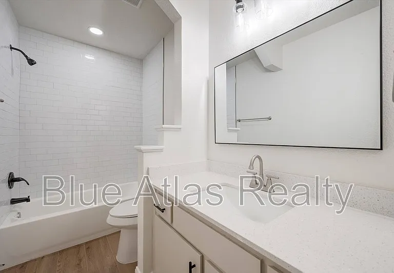 805 W Chambers St #B — Photo 11