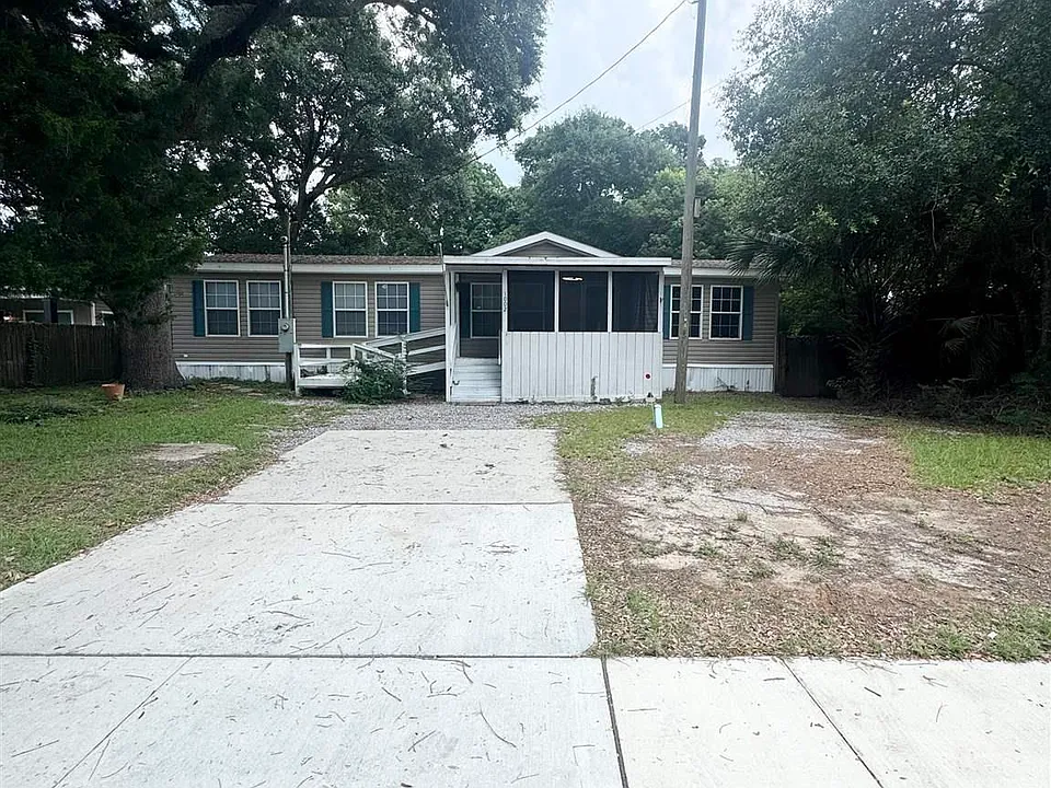 1002 Mills Ave