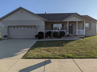 130 Rosin Dr, Highland, IL 62249