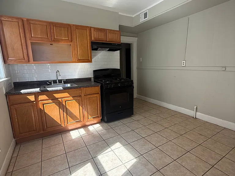 138 Seymour Ave #2R — Photo 8