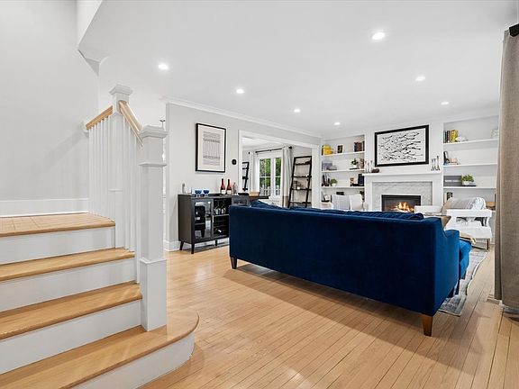 3rd image of 720 Ouilmette Ln