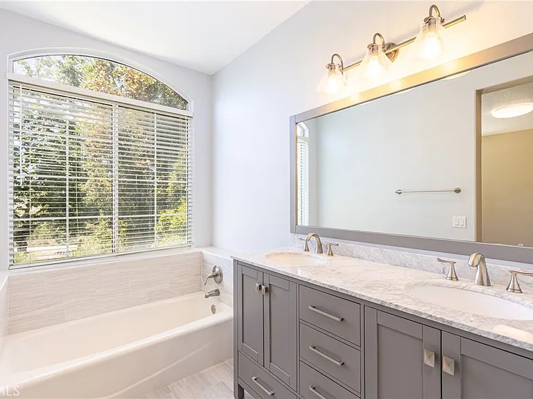 91 Seacountry Ln — Photo 15