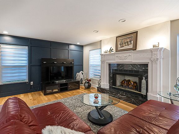 4th image of 4055 Holly Rue