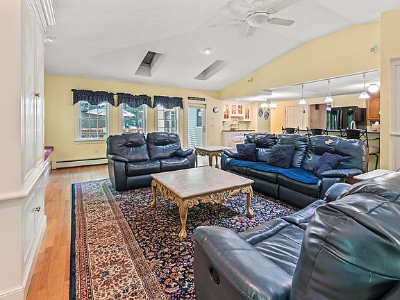 2nd image of 14 Running Brook Cir
