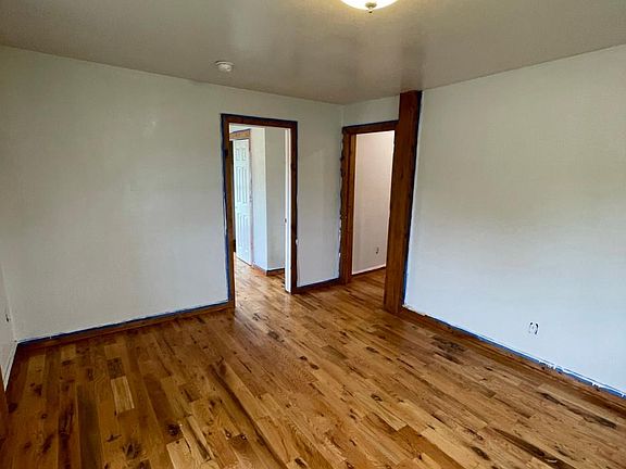 3rd image of 125 E 4th St
