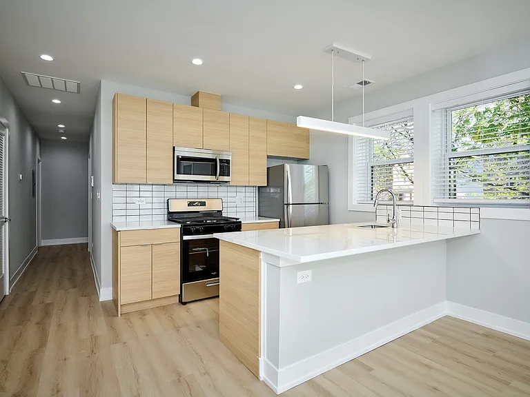 2127 S Marshall Blvd #1 — Photo 1