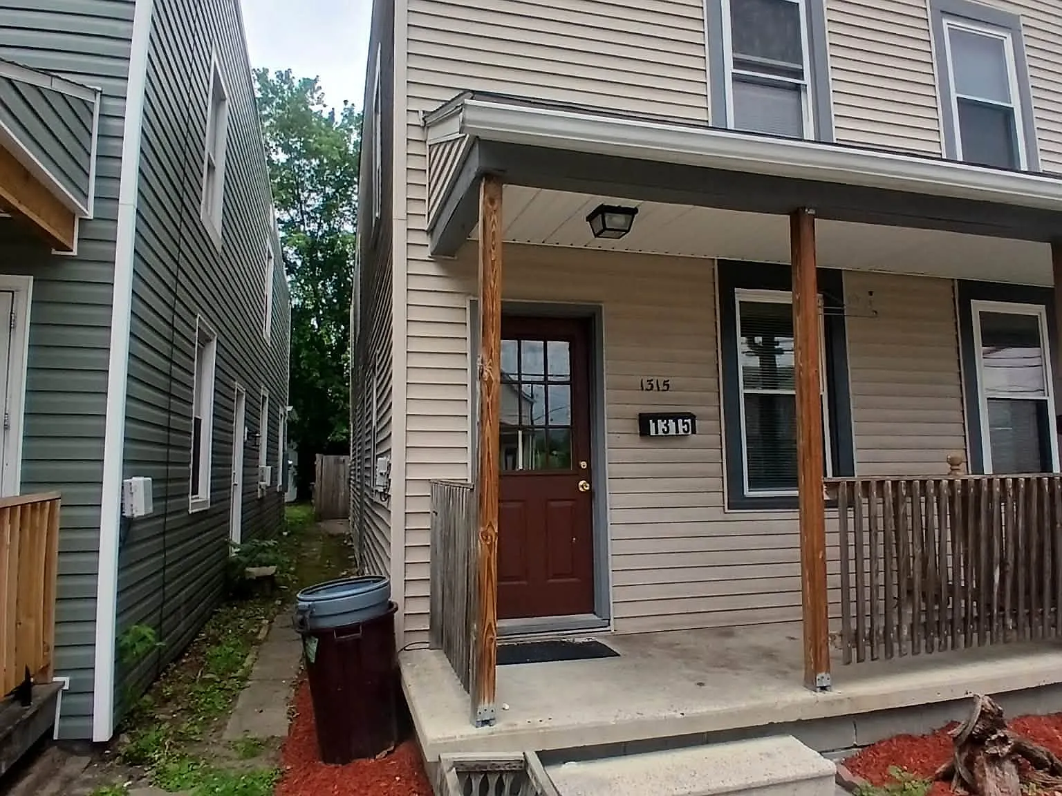 3 bed, $1,000 — Photo 1