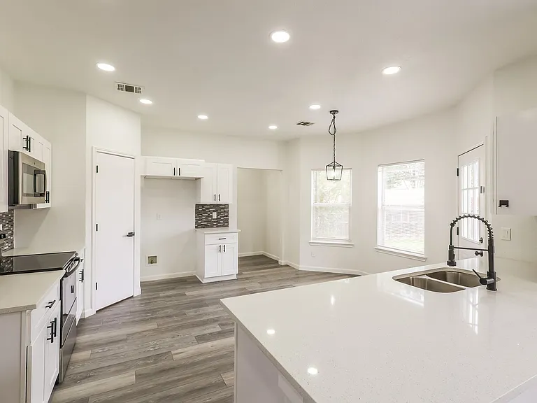 4604 Summit Hill Dr — Photo 10