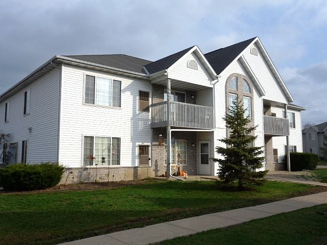 908 Front View MLS_03172014